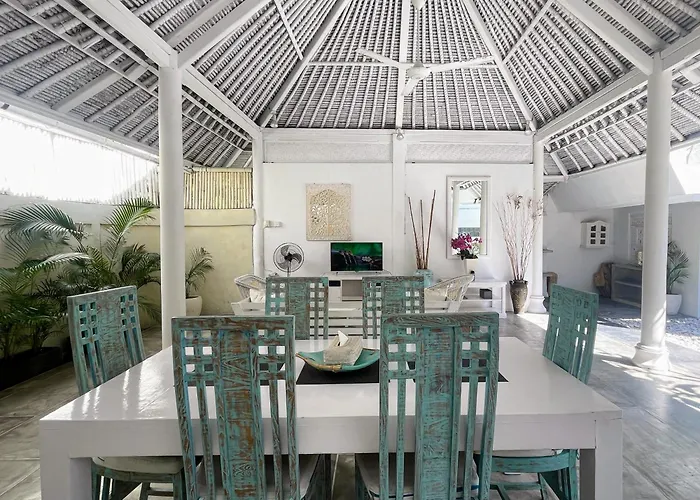 Villa Dreams -private Pool, Fast Wifi, 2 Min To Double Six Seminyak